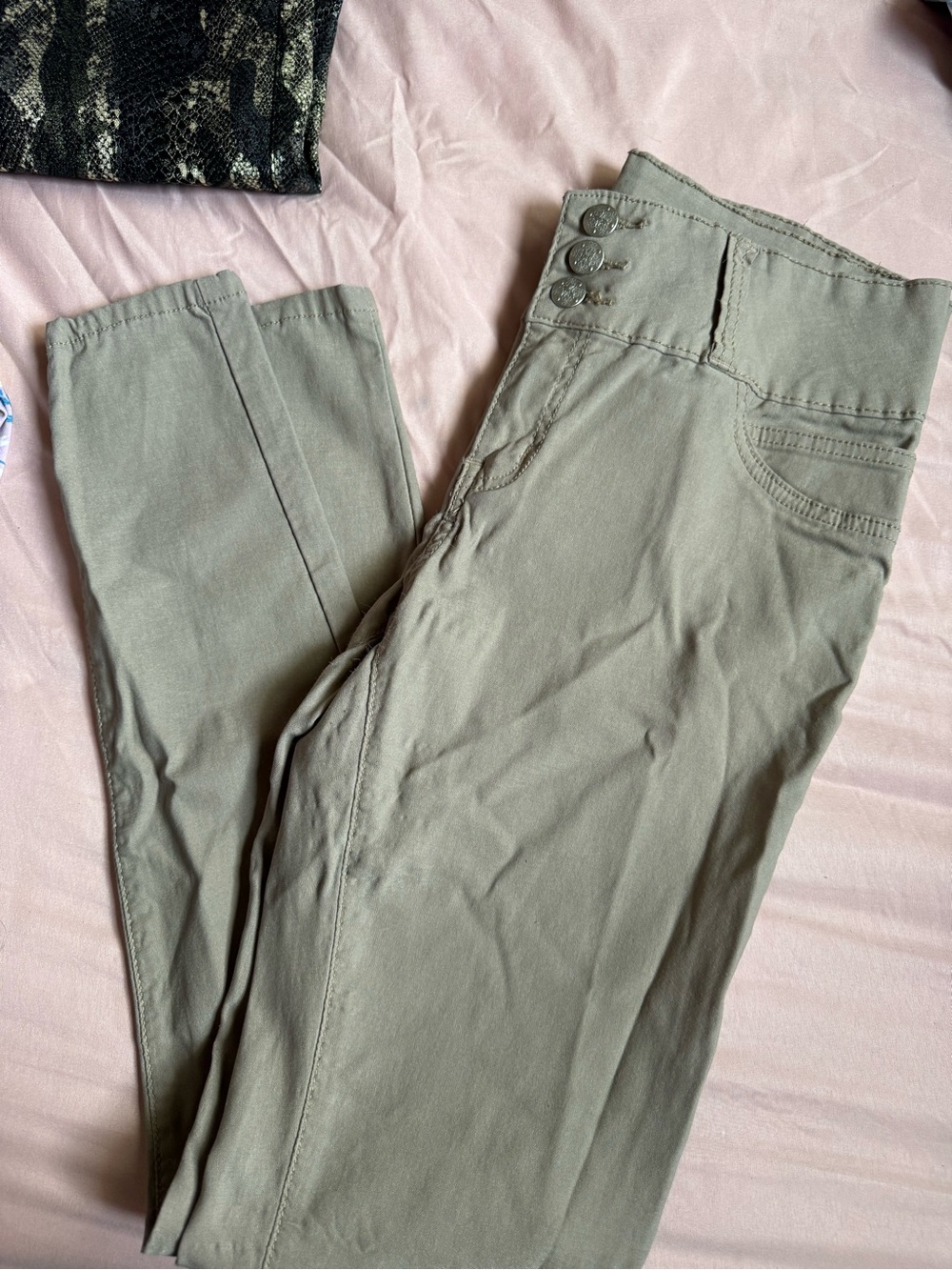 Woman’s Casual Khaki Green Stretch Pants